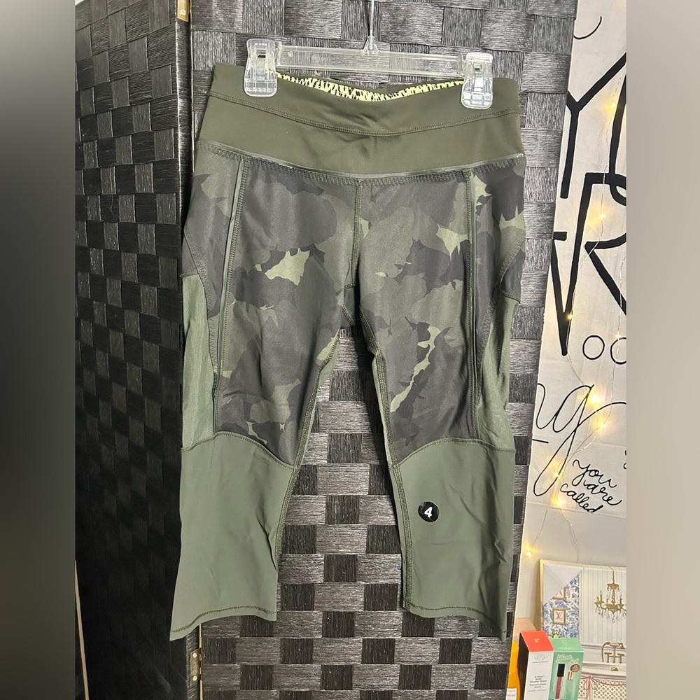 Lululemon Camouflage Cropped Leggings
